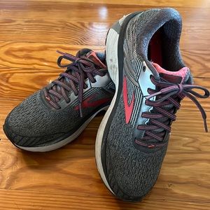 Brooks Sneakers. Women’s Size 7.5